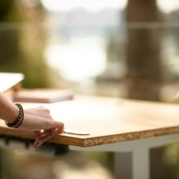 biurko z regulacją wysokości