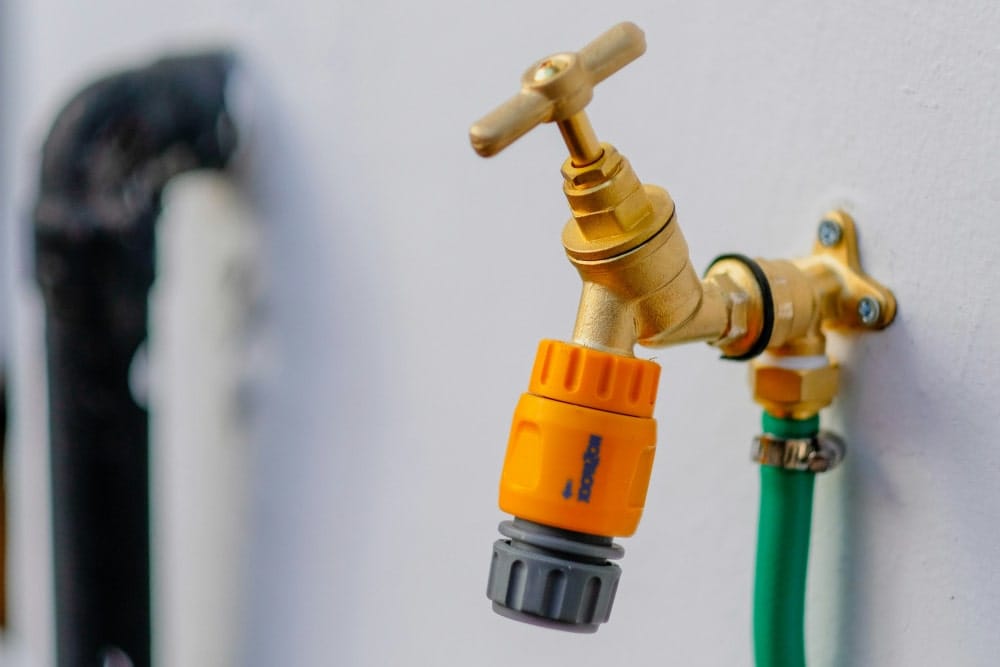 dlaczego warto instalować inteligentny system zarządzania wodą